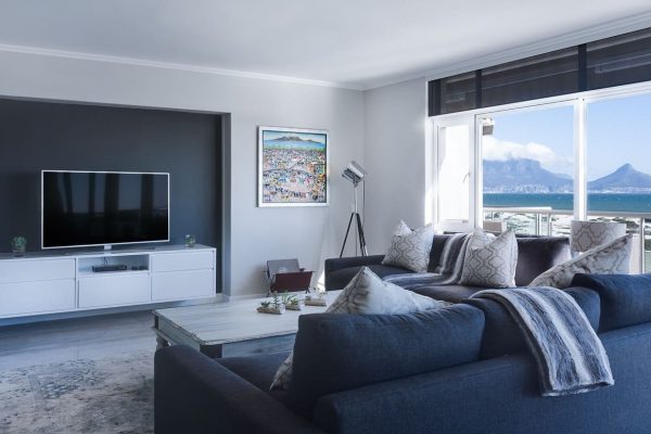 modern-minimalist-lounge-3100785_1280.jpg